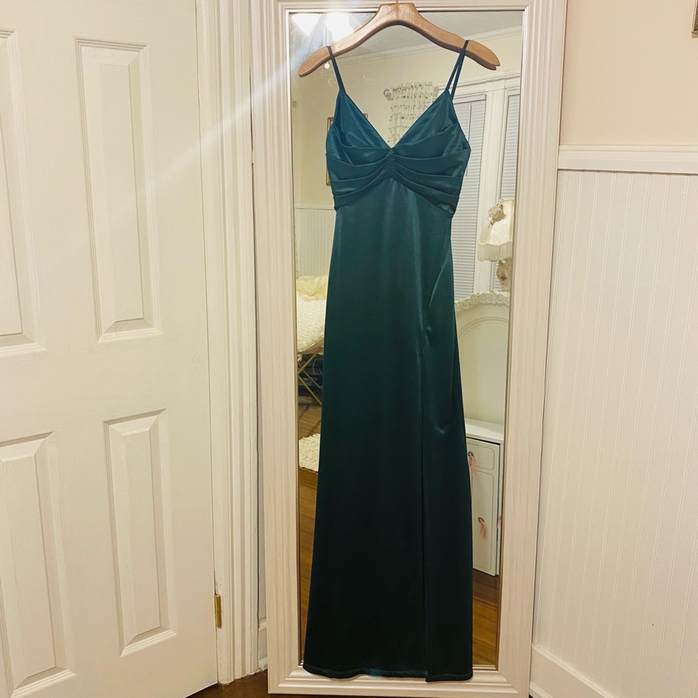 Windsor dress 2021 - Picture 1 of 4